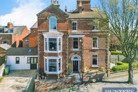 4 bedroom semi-detached house for sale, Wellington Road, Bridlington