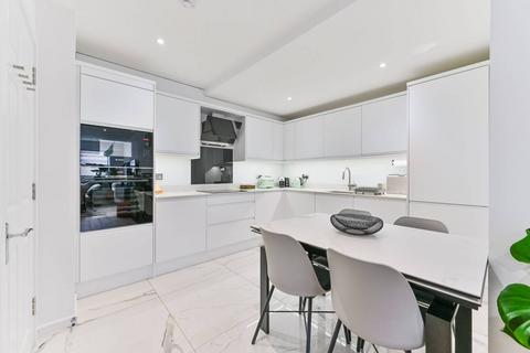 2 bedroom flat to rent, Burlington Road, New Malden, KT3