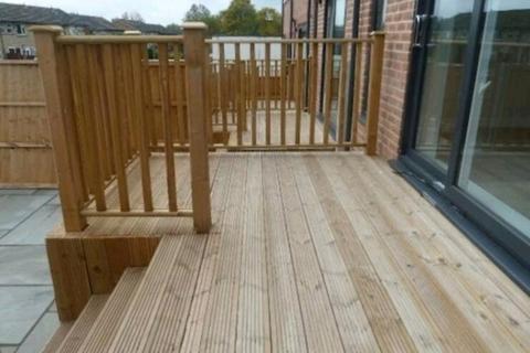 3 bedroom end of terrace house to rent, Rainsough Brow, Prestwich/ Manchester M25