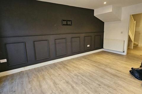 3 bedroom end of terrace house to rent, Rainsough Brow, Prestwich/ Manchester M25