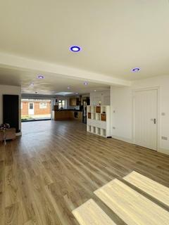 3 bedroom terraced house to rent, Mill Farm Crescent , Hounslow, TW4 5PJ