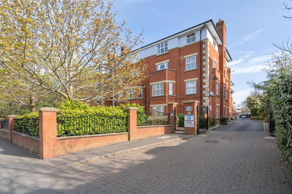 Apt 33 Westley Heights 13.jpg