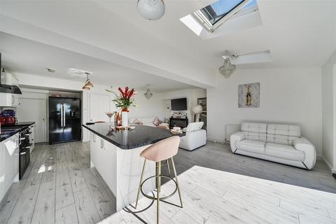 3 bedroom semi-detached house for sale, Creswicke Road, Knowle
