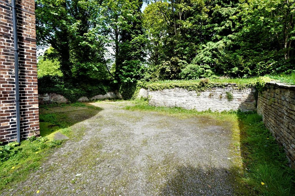 Car Parking &amp; Garden Area