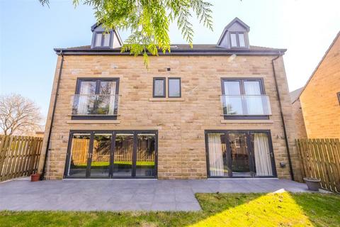 5 bedroom detached house for sale, Howard Court, Norwood Green