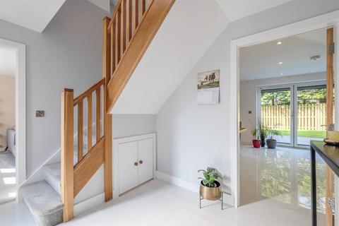 5 bedroom detached house for sale, Howard Court, Norwood Green