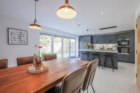 5 bedroom detached house for sale, Howard Court, Norwood Green
