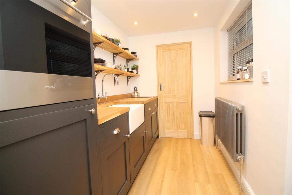Kitchen 3 .JPG