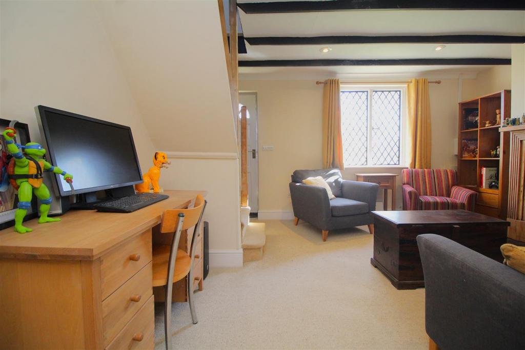 Living room 3.JPG