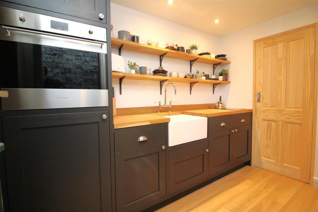 Kitchen 2.JPG