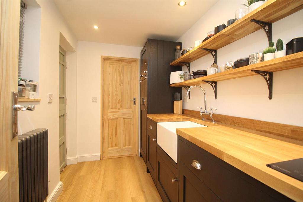 Kitchen 1 .JPG