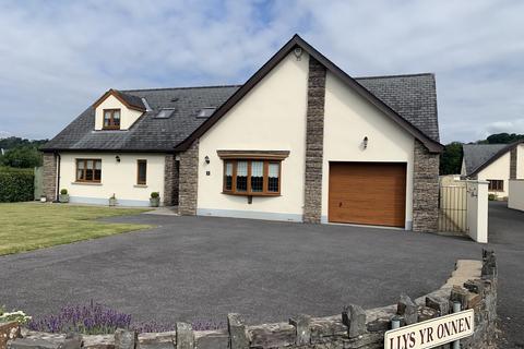 3 bedroom detached house for sale, Llys Yr Onnen, Ffairfach, Llandeilo, Carmarthenshire.