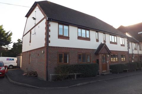 2 bedroom flat to rent, St Christophers Close