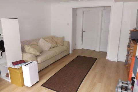 2 bedroom flat to rent, St Christophers Close