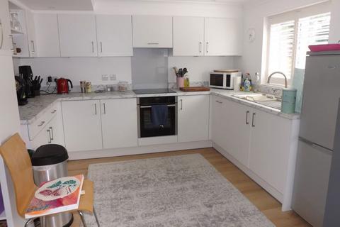 2 bedroom flat to rent, St Christophers Close
