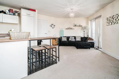 2 bedroom flat for sale, The Cedars, Broxbourne, EN10