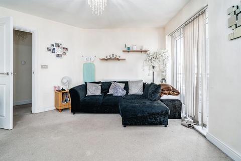 2 bedroom flat for sale, The Cedars, Broxbourne, EN10