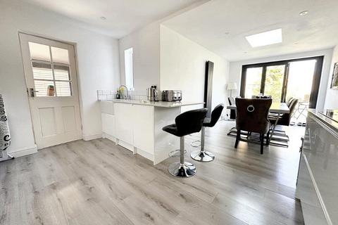 4 bedroom chalet for sale, Mount Drive, Saltdean, BN2 8QA