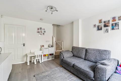 37 Wright Close, Bushey, WD23 2FH