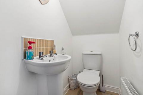 37 Wright Close, Bushey, WD23 2FH