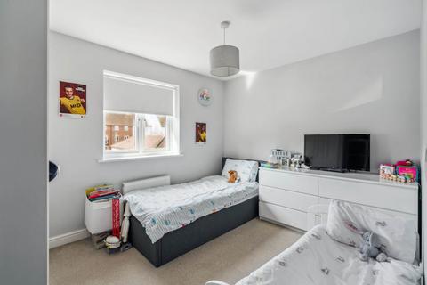 37 Wright Close, Bushey, WD23 2FH