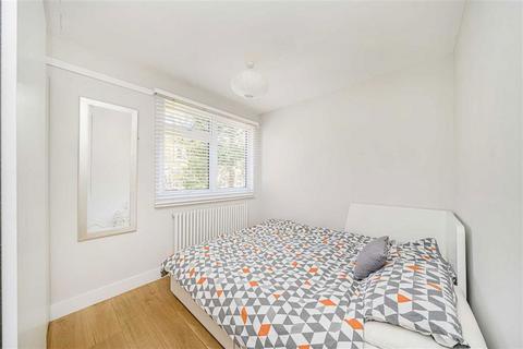 5 The Cedars, Teddington, TW11 0AX