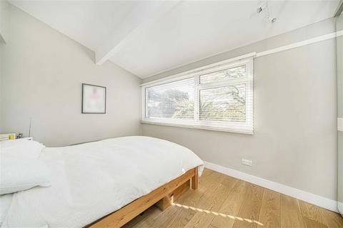 5 The Cedars, Teddington, TW11 0AX