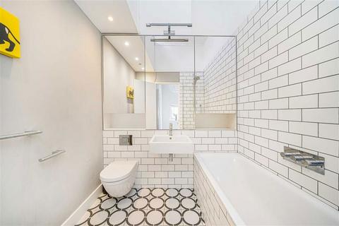 5 The Cedars, Teddington, TW11 0AX