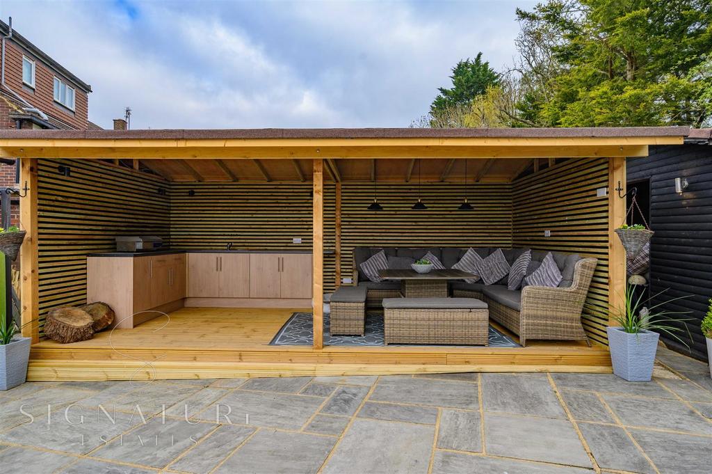 Outdoor Kitchen