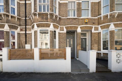 2 bedroom flat for sale, Hargwyne Street, London SW9