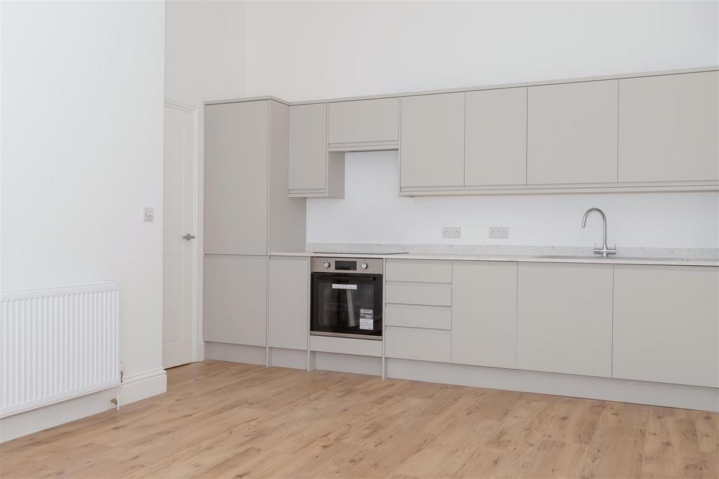 Northcourt Flat 2 3.jpg