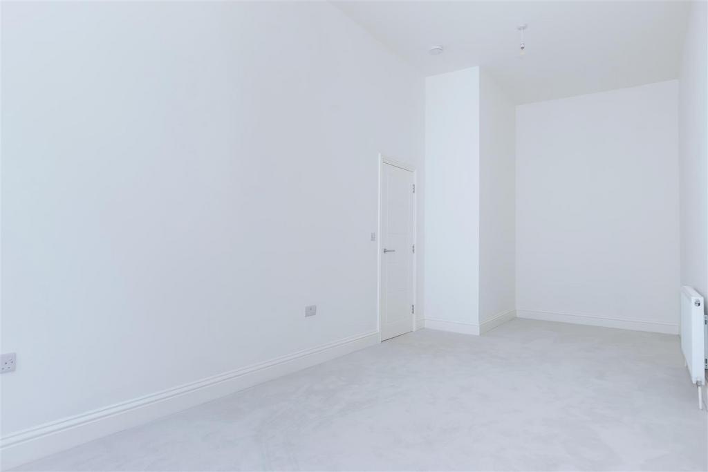 Northcourt Flat 2 6.jpg