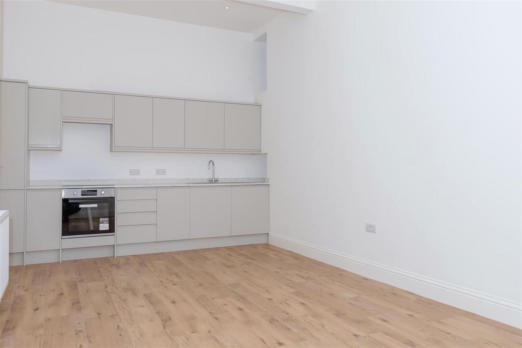 Northcourt Flat 2 4.jpg