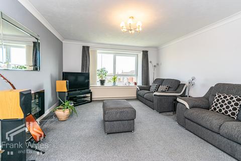2 bedroom flat for sale, 18, Russell Court, 66 St Davids Road South, Lytham St. Annes, Lancashire