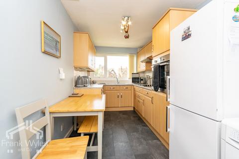 2 bedroom flat for sale, 18, Russell Court, 66 St Davids Road South, Lytham St. Annes, Lancashire