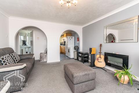2 bedroom flat for sale, 18, Russell Court, 66 St Davids Road South, Lytham St. Annes, Lancashire