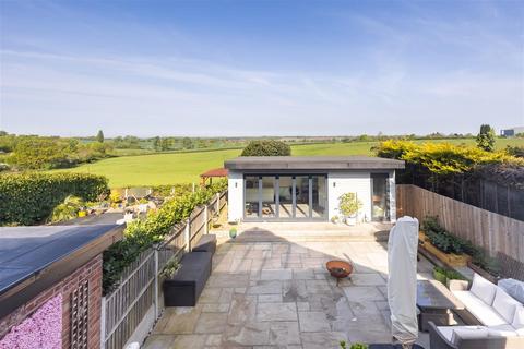 54 Shaftesbury Road, Epping, CM16 5BJ