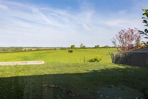 54 Shaftesbury Road, Epping, CM16 5BJ