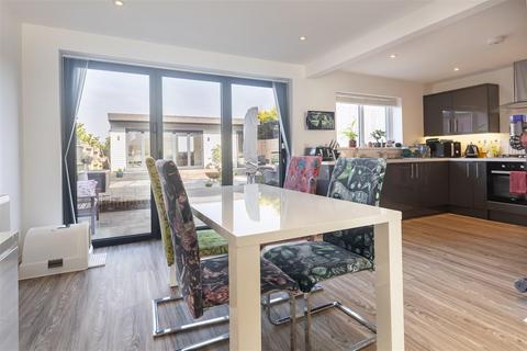 54 Shaftesbury Road, Epping, CM16 5BJ