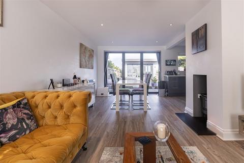 54 Shaftesbury Road, Epping, CM16 5BJ