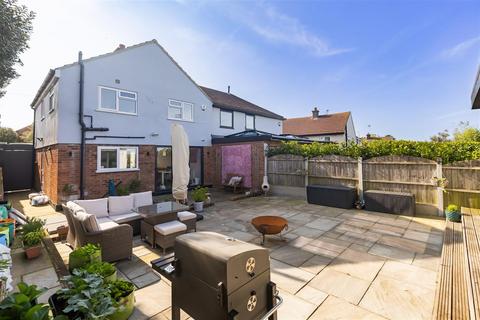 54 Shaftesbury Road, Epping, CM16 5BJ