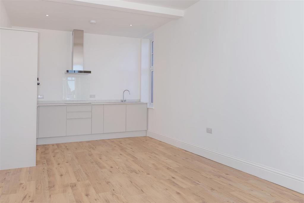 Northcourt Flat 4 8.jpg