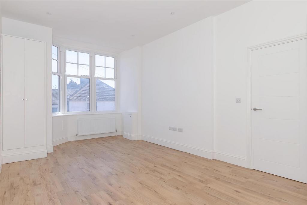 Northcourt Flat 4 5.jpg