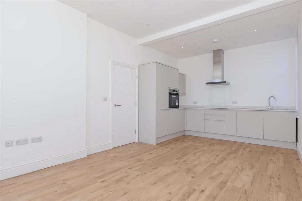 Northcourt Flat 4 6.jpg