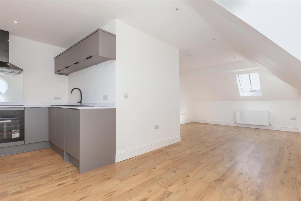 Northcourt Flat 5 4.jpg