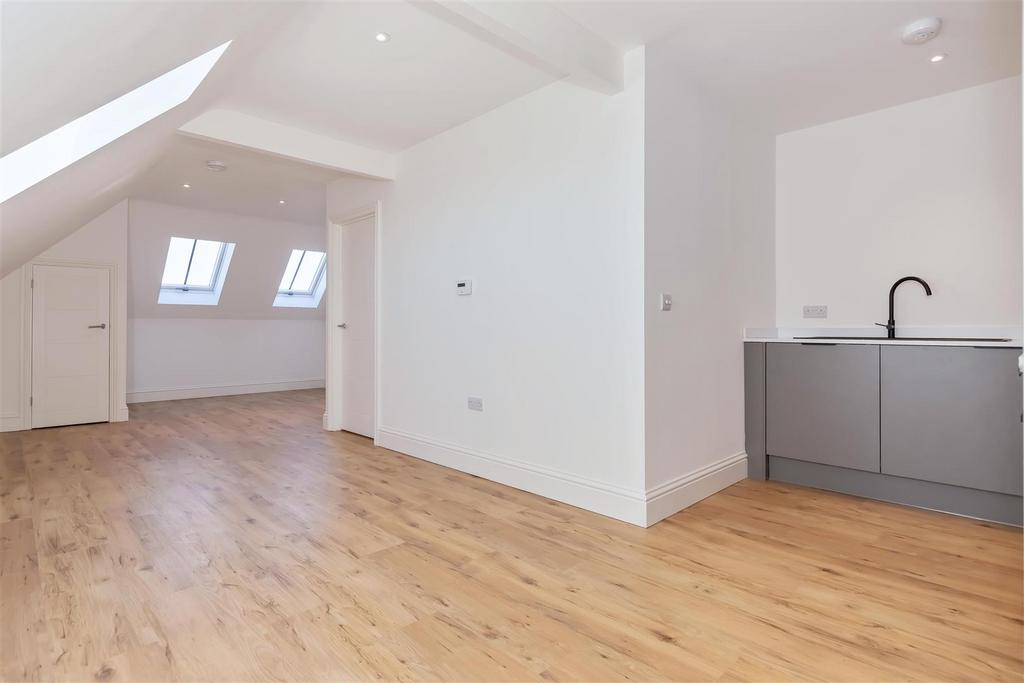 Northcourt Flat 6 3.jpg