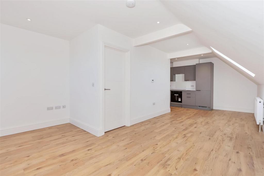 Northcourt Flat 6 4.jpg