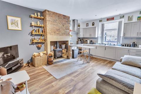 3 bedroom terraced house for sale, Back Queen Street, Greetland, Halifax