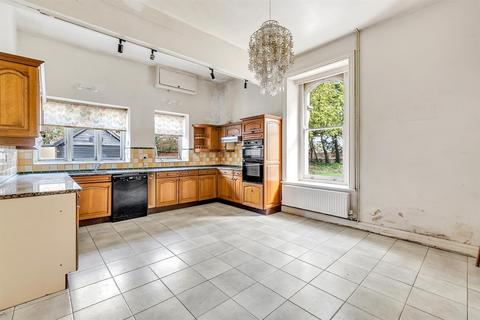 5 bedroom detached house for sale, Chard Road, Axminster