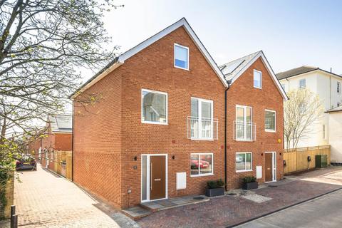undefined, Grosvenor Mews, Tunbridge Wells (central location)